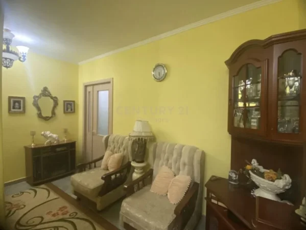 Tirane, shitet apartament 2+1+Ballkon Kati 2, 109 m² 102.000 € (Fresk, Rruga Thesarit, prane Shkollës "17 Shkurti")