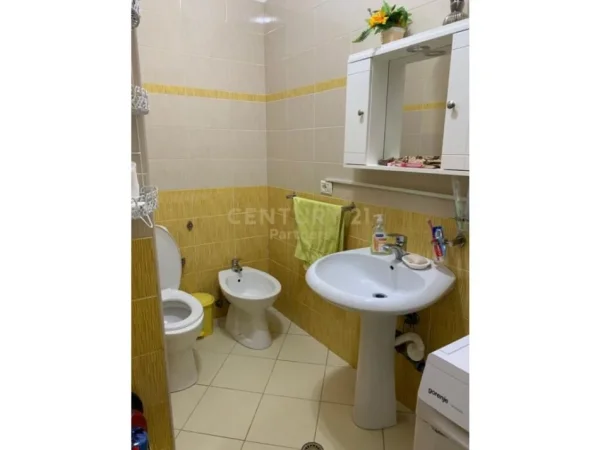 Tirane, shitet apartament 2+1+Ballkon Kati 2, 109 m² 102.000 € (Fresk, Rruga Thesarit, prane Shkollës "17 Shkurti")