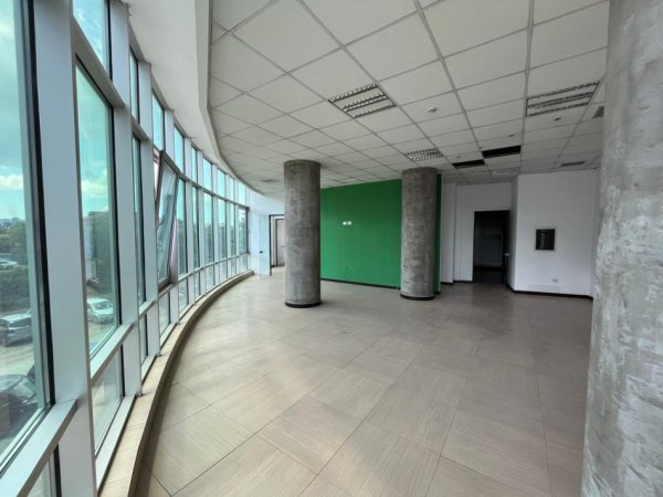 Tirane, jepet me qera ambjent biznesi Kati 1, 220 m² 3.300 € (Rruga e Kavajes)