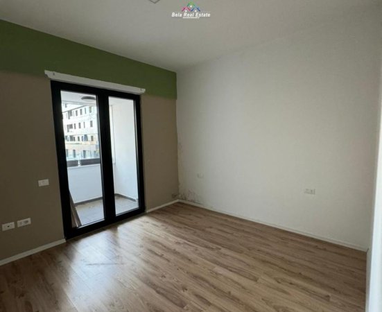 Tirane, jepet me qera zyre Kati 3, 90 m² 650 € (rruga e kavajes)