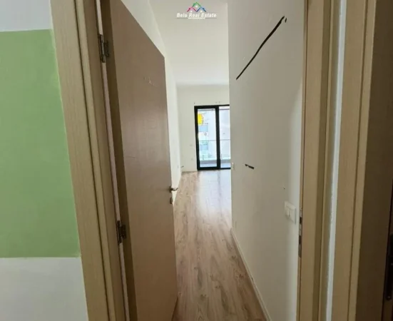 Tirane, jepet me qera zyre Kati 3, 90 m² 650 € (rruga e kavajes)