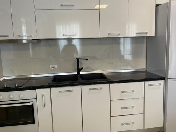 Tirane, jepet me qera apartament 2+1 Kati 8, 100 m² 500 € (Astir)