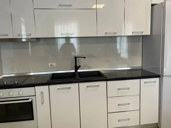 Tirane, jepet me qera apartament 2+1 Kati 8, 100 m² 500 € (Astir)