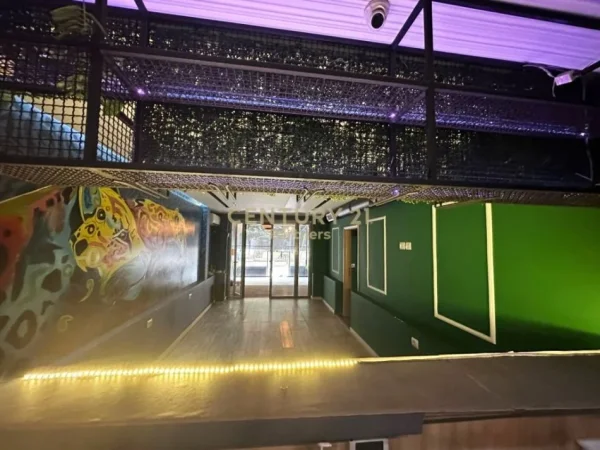Tirane, shitet dyqan Kati 0, 59 m² 210.000 € (Ish Parku i Autobuzave, Rruga e Kavajes)