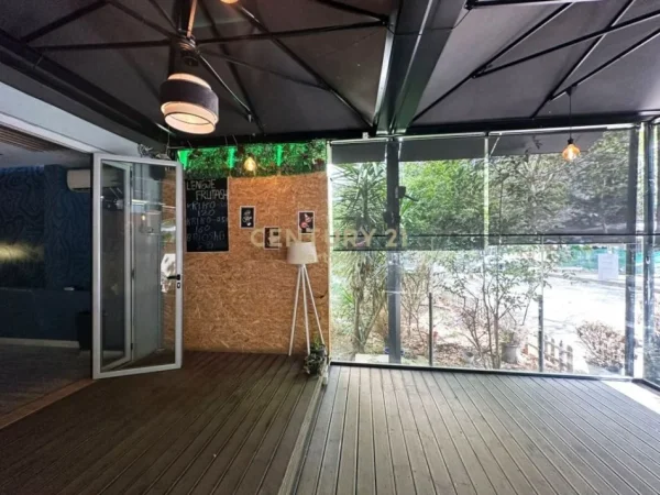 Tirane, shitet dyqan Kati 0, 59 m² 210.000 € (Ish Parku i Autobuzave, Rruga e Kavajes)