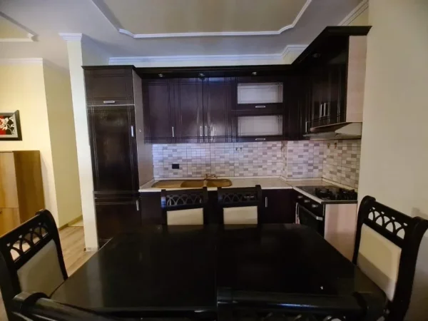 Tirane, jepet me qera apartament 2+1+Ballkon Kati 4, 100 m² 450 € (rruga Sabri Preveza)