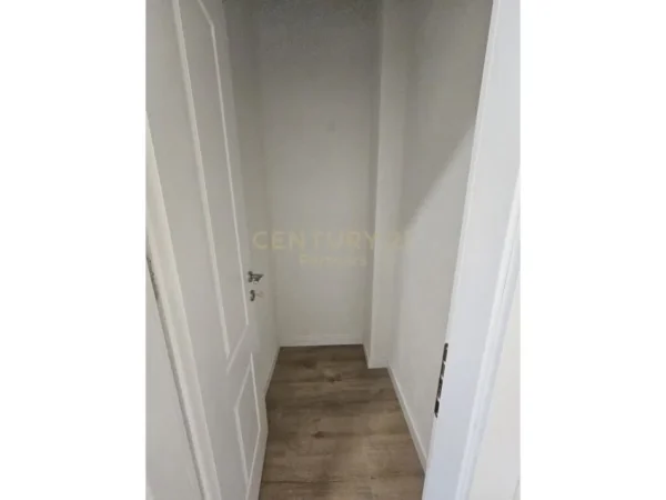 Tirane, shitet apartament 2+1+Ballkon Kati 1, 75 m² 140.000 € (Rruga Ferit Xhajko, ish Restorant Durresi, prane Rruges 5 Maji)