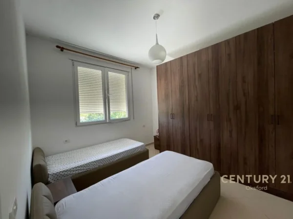 Tirane, jepet me qera apartament 2+1+Ballkon Kati 1, 97 m² 600 € (Ish Fusha e Aviacionit)