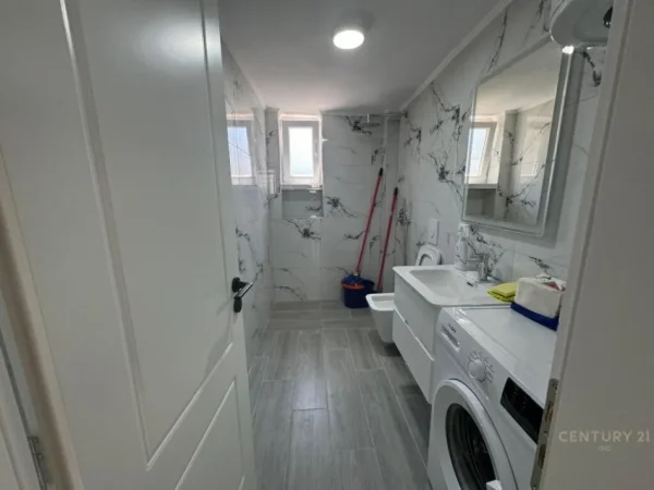 Tirane, jepet me qera apartament 2+1+Ballkon Kati 3, 70 m² 600 € (Rruga "Mine Peza")