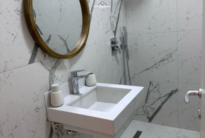 Tirane, jepet me qera apartament 1+1 Kati 2, 70 m² 500 € (RRUGA E DIBRES)
