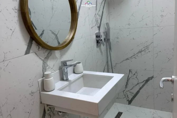 Tirane, jepet me qera apartament 1+1 Kati 2, 70 m² 500 € (RRUGA E DIBRES)