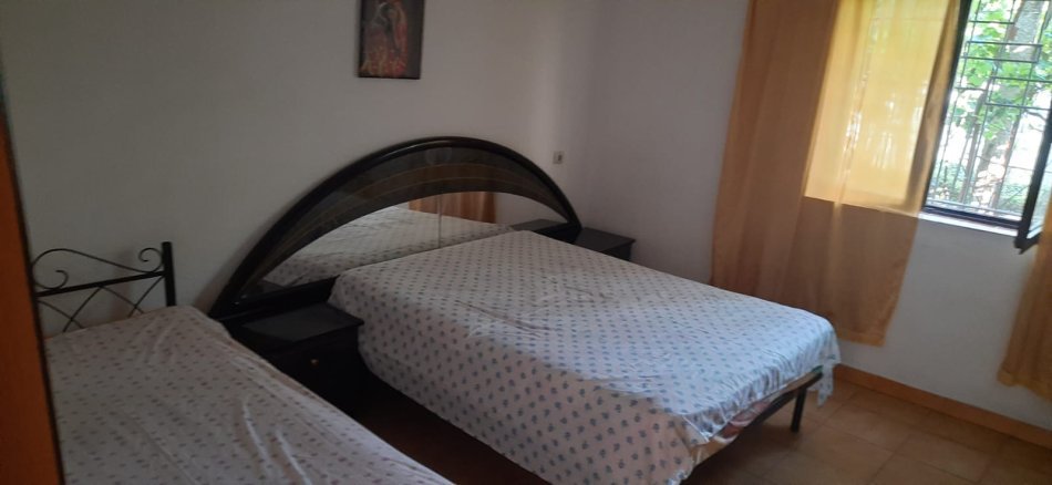 Tirane, jepet me qera apartament 1+1 Kati 1, 50 m² 250 € (SIRI KODRA)