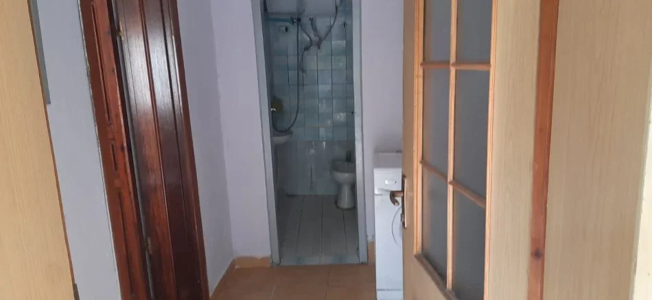 Tirane, jepet me qera apartament 1+1 Kati 1, 50 m² 250 € (SIRI KODRA)