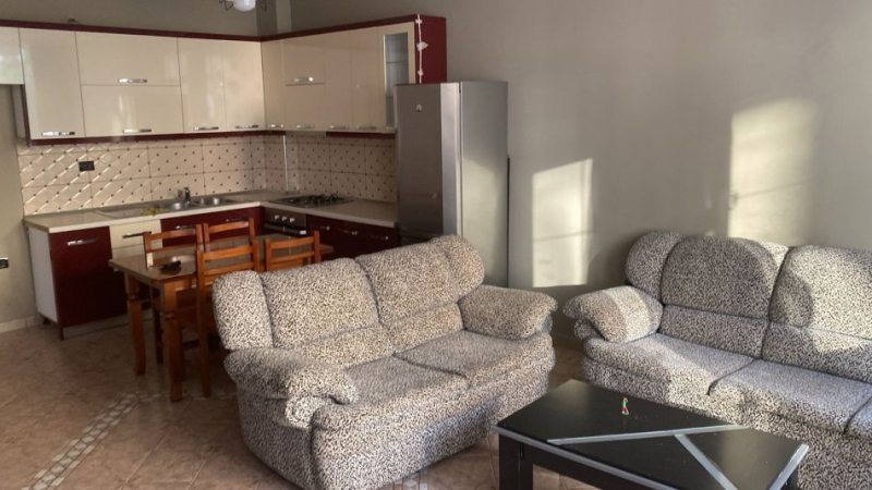 Tirane, jepet me qera apartament 2+1 Kati 2, 90 m² 500 € (Rruga e Dibres)