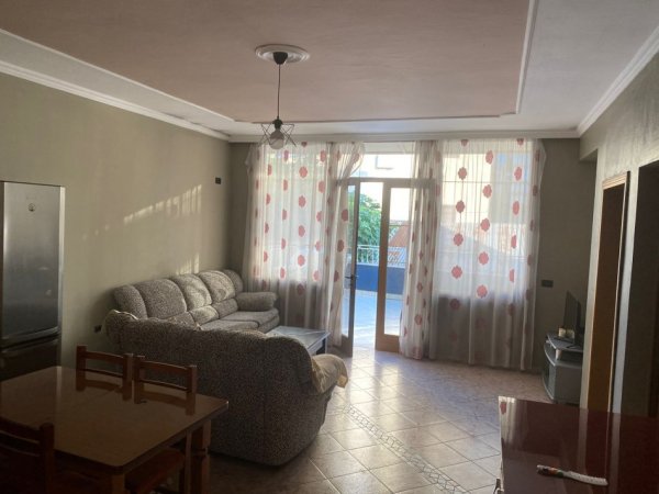 Tirane, jepet me qera apartament 2+1 Kati 2, 90 m² 500 € (Rruga e Dibres)