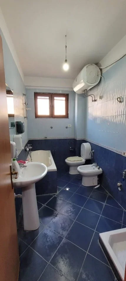 Tirane, jepet me qera apartament 2+1 Kati 4, 90 m² 470 € (Bulevardi Zogu I Pare)