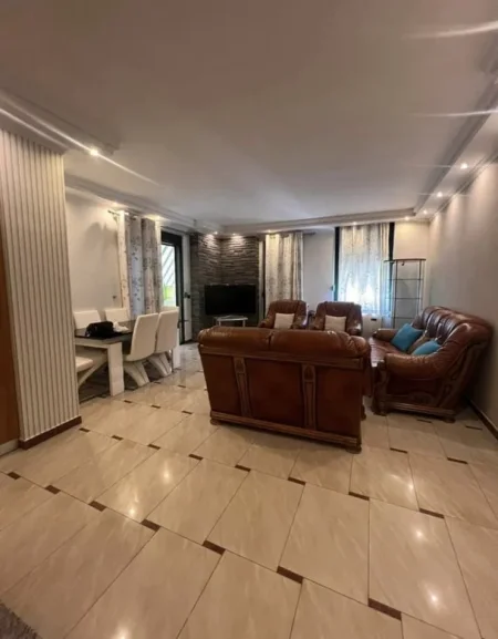 🏡Jepet  me qera apartament 2+1+2 +Ballkon 2 poste parkimi Kati 4, 122 m² 1.200 € (Ish ekspozita)