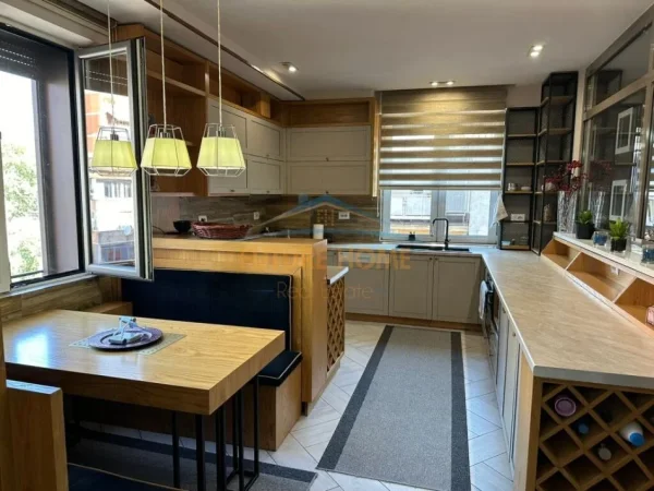 Tirane, shitet apartament 2+1+Ballkon Kati 2, 192 m² 590.000 € (Myslym Shyri)