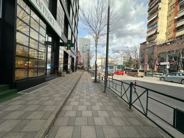 Tirane, shitet ambjent biznesi Kati 0, 130 m² 911000 € (Rruga e Elbasanit)
