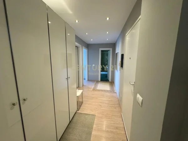 Tirane, shitet apartament 2+1 Kati 3, 95 m² 220.000 € (liqeni i thate)
