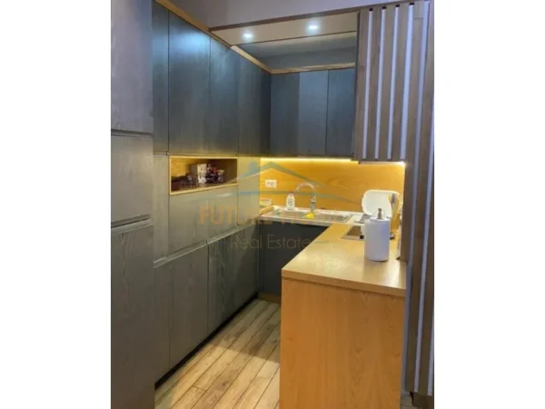 Tirane, shitet apartament 1+1+Ballkon Kati 8, 95 m² 295.000 € (Rruga myslym shyri)