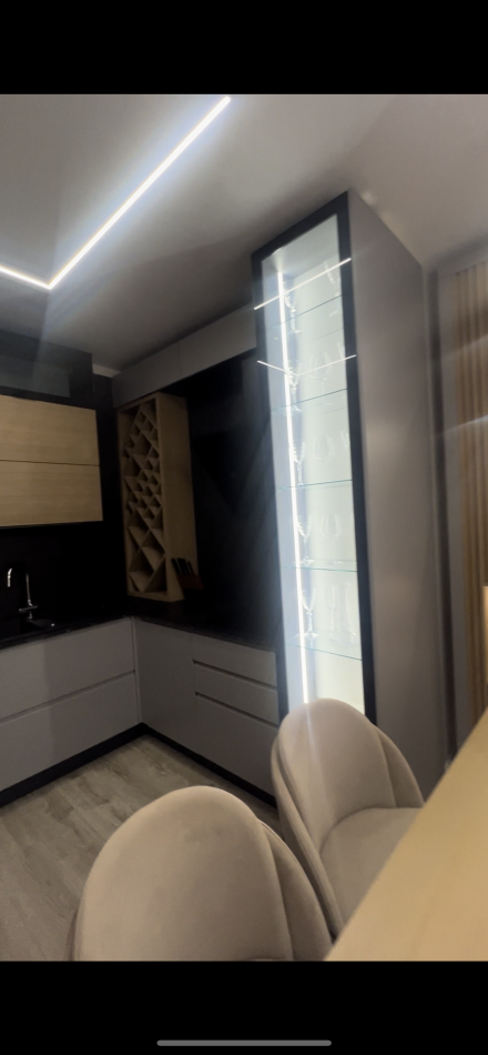 Tirane, jepet me qera apartament 2+1+Ballkon Kati 6, 100 m² 1.250 € (Robert Shwarc)