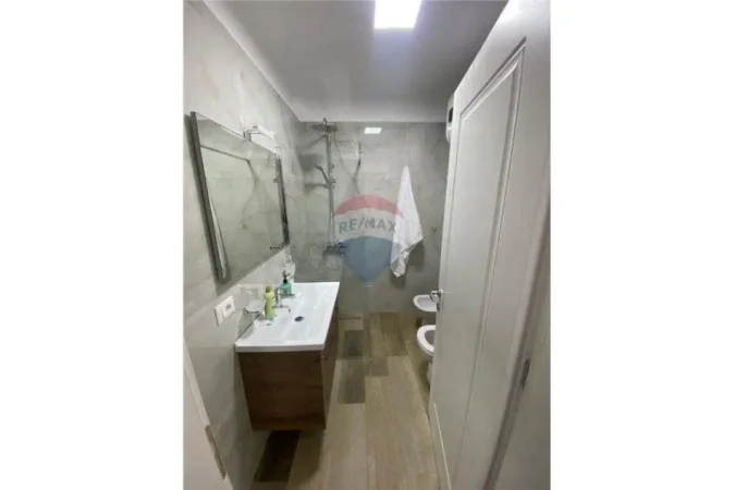 Tirane, jepet me qera apartament 1+1 Kati 6, 68 m² 600 € (Rruga Kavajes)