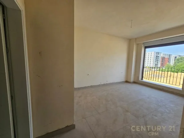 Tirane, shitet apartament 2+1+Ballkon Kati 2, 103 m² 150.000 € (ish fusha e Aviacionit)