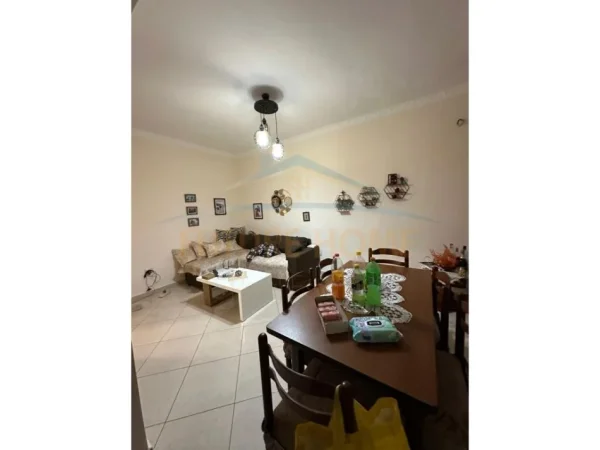 Durres, shitet apartament 2+1+Ballkon Kati 4, 71 m² 85.000 € (Afer te zjarrfiksja ne Durres.)