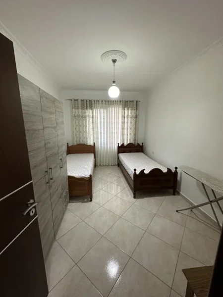 Tirane, jepet me qera apartament 2+1 Kati 4, 100 m² 450 € (ASTIR)