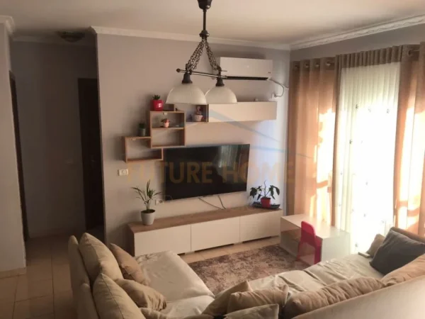 Tirane, shitet apartament 2+1+Ballkon Kati 5, 82 m² 125.000 € (Fusha e Aviacionit)
