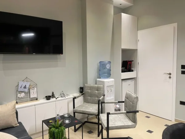 Tirane, shitet ambjent biznesi Kati 0, 47 m² 110.000 € (KODRA E DIELLIT)