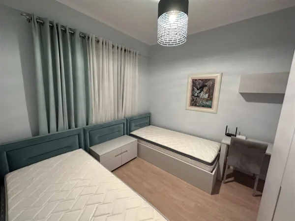 Tirane, shitet apartament 2+1+Ballkon Kati 5, 95 m² 174.000 € (GOLDEN PARK YZBERISHT)