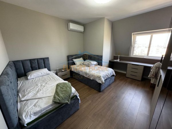 Tirane, jepet me qera apartament 2+1+Post Parkimi Kati 6, 140 m² 1.000 € (Liqeni Artificial)