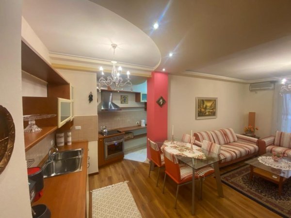 Tirane, jepet me qera apartament 2+1+Aneks+Ballkon Kati 2, 110 m² 800 € (RRUGA E ELBASANIT)