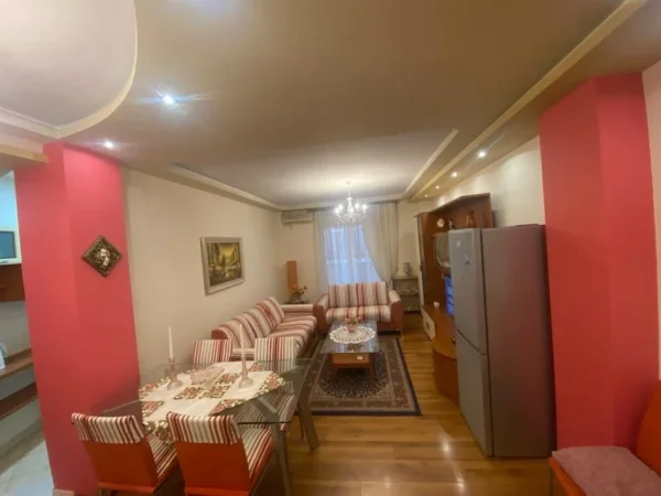 Tirane, jepet me qera apartament 2+1+Aneks+Ballkon Kati 2, 110 m² 800 € (RRUGA E ELBASANIT)