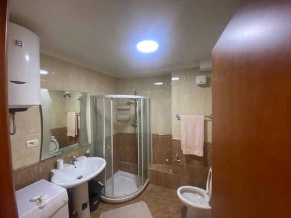 Tirane, jepet me qera apartament 2+1+Aneks+Ballkon Kati 2, 110 m² 800 € (RRUGA E ELBASANIT)