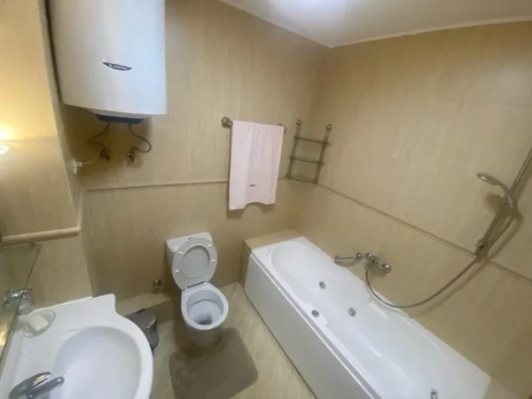 Tirane, jepet me qera apartament 2+1+Aneks+Ballkon Kati 2, 110 m² 800 € (RRUGA E ELBASANIT)