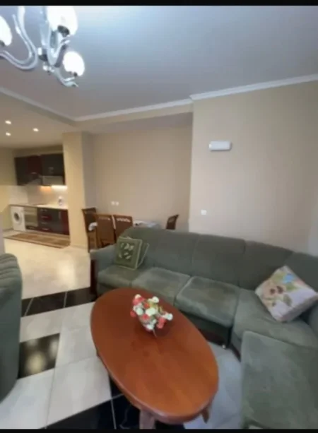 Tirane, jepet me qera apartament 1+1 Kati 1, 70 m² 350 € (Yzberisht)