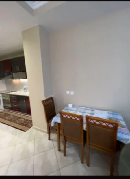 Tirane, jepet me qera apartament 1+1 Kati 1, 70 m² 350 € (Yzberisht)