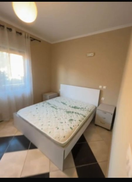 Tirane, jepet me qera apartament 1+1 Kati 1, 70 m² 350 € (Yzberisht)