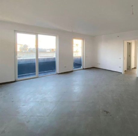 Tirane, jepet me qera zyre Kati 2, 140 m² 750 € (LIQENI I THATE)