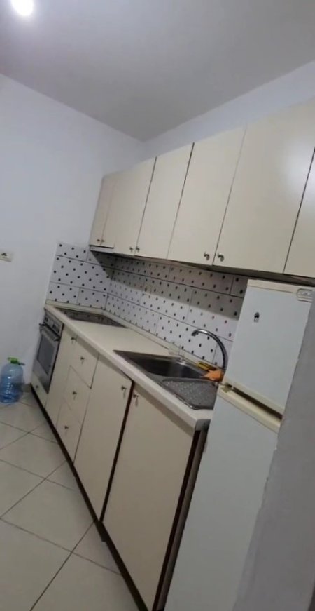Tirane, jepet me qera apartament 3+1+Ballkon Kati 2, 130 m² 500 € (rr elbasanit)