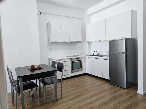 Tirane, jepet me qera apartament 1+1+Ballkon Kati 7, 61 m² 450 € (ALI DEMI)
