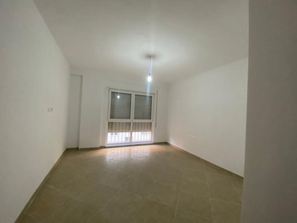 Tirane, jepet me qera apartament 2+1+Ballkon Kati 3, 120 m² 400 € (SELITE)