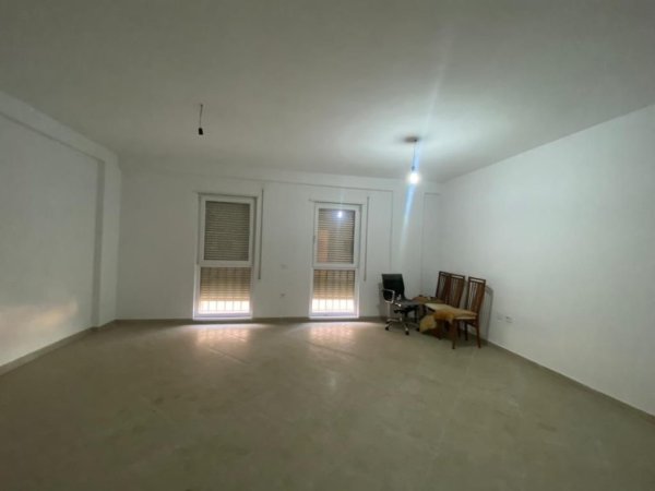 Tirane, jepet me qera apartament 2+1+Ballkon Kati 3, 120 m² 400 € (SELITE)