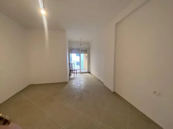 Tirane, jepet me qera apartament 2+1+Ballkon Kati 3, 120 m² 400 € (SELITE)