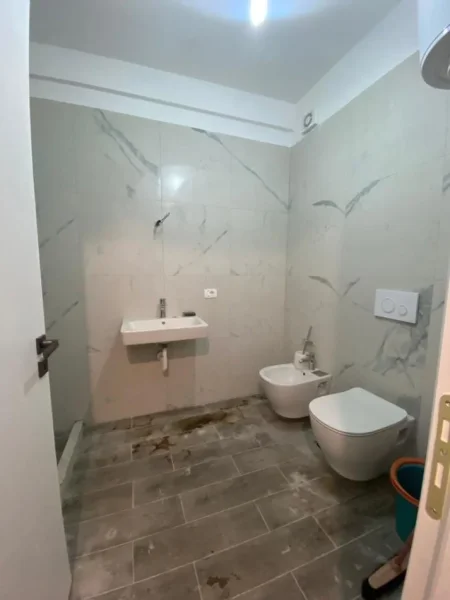 Tirane, jepet me qera apartament 2+1+Ballkon Kati 3, 120 m² 400 € (SELITE)