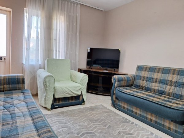 Tirane, jepet me qera apartament 1+1 , 60 m² 370 € (Rruga e elbasanit)