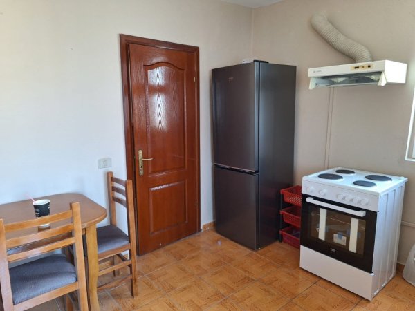 Tirane, jepet me qera apartament 1+1 , 60 m² 370 € (Rruga e elbasanit)
